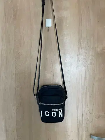 DSQUARED2 블랙 ICON 숄더백