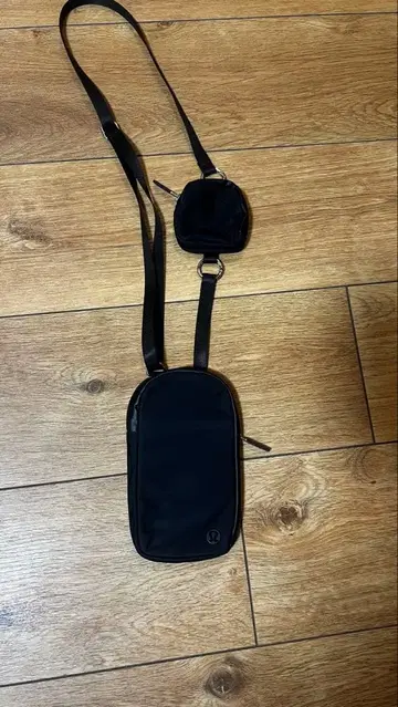 룰루레몬 스마트폰 숄더백 블랙