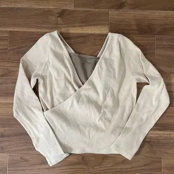 아이보리 V넥 랩 니트 긴팔