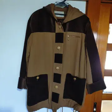 브라운 후드 부착 롱 코트