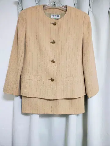 베이지 정장 스커트 셋업 스트라이프