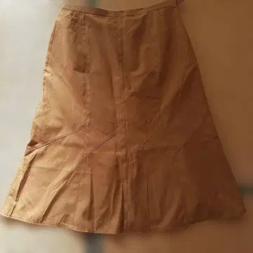 베이지 넉넉한 롱 스커트