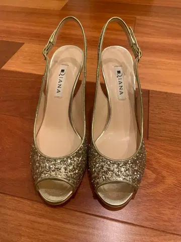 다이애나 골드 글리터 슬링백 힐