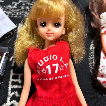 리카짱 인형 금발 빨간 드레스