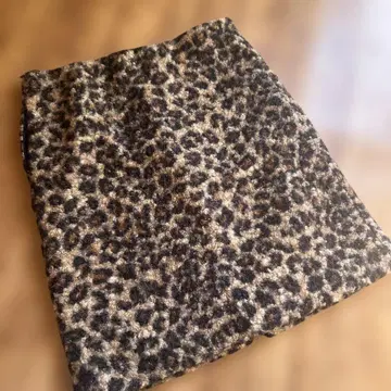 레오파드 무늬 타이트 스커트 안감 부착
