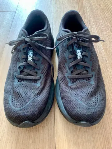 HOKA 러닝화 블랙