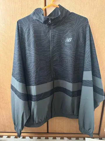 new balance 그래픽 프린트 스트레치 우븐 자켓