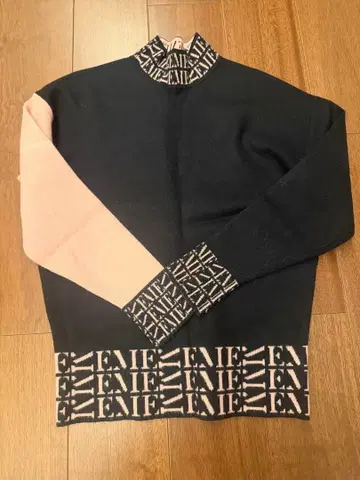 eimy istoire 터틀넥 스웨터와 후드 부착 상의 세트