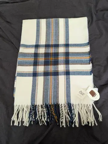 체크 무늬 프린지 머플러