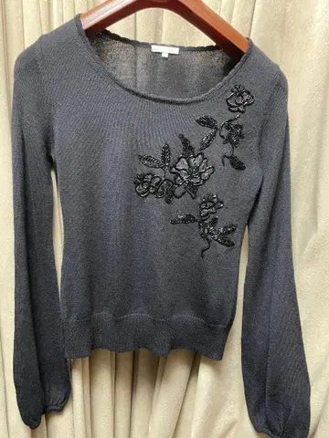 TO BE CHIC 꽃무늬 비쥬 니트 스웨터 블랙 플라워