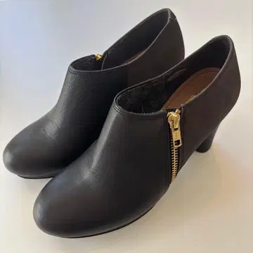 [ ing ] 새상품급 사이드 지퍼 부티 숏부츠 가죽 23.5 EE