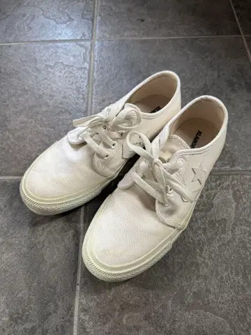 CONVERSE 화이트 스니커즈 25.5cm