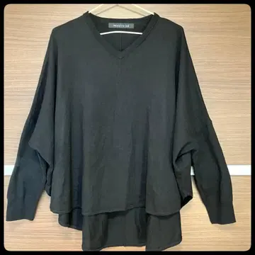 미즈이로 인드 돌먼 니트 얇은 소재 V넥 블랙