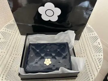 MARY QUANT 에나멜 퀼트 멀티 지갑