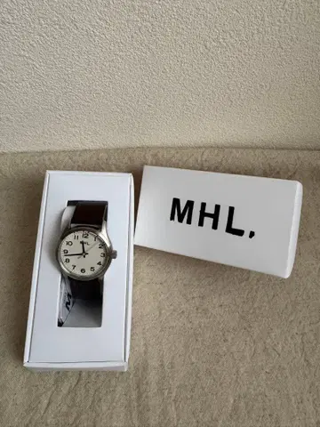 MHL, 라운드 다이얼 가죽 손목시계