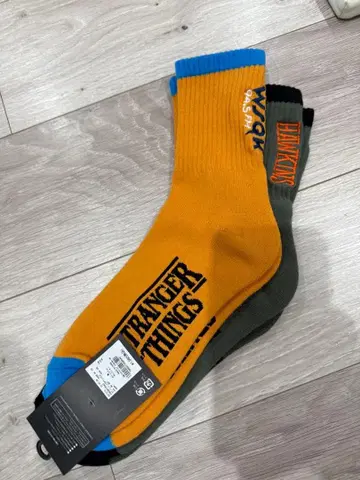 기묘한 이야기 콜라보 자수 2켤레 삭스