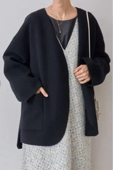 [새상품급] BEARDSLEY 숏 리버 코트 블랙