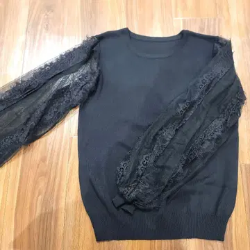 [ 새상품 ] 소매 레이스 블랙 니트