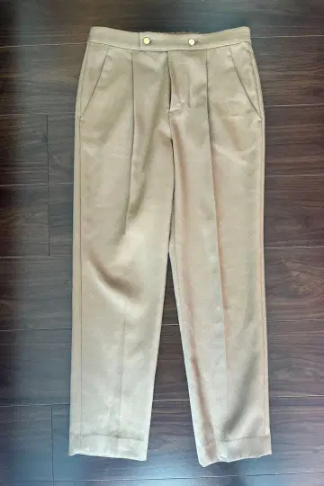 베이지 턱 슬랙스