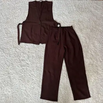 브라운 슬리브리스 베스트 팬츠 셋업