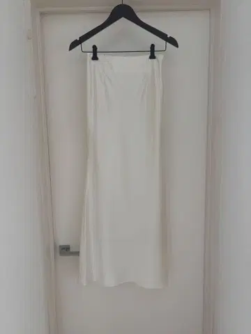 유어즈 새틴 롱 스커트