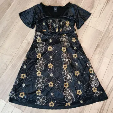 OZZ ONESTE 스팽글 & 꽃무늬 자수 반팔 무릎 기장 원피스