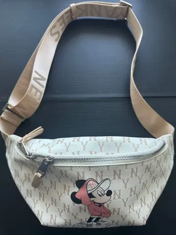 MLB Korea x Disney 모노그램 숄더백 남녀 공용
