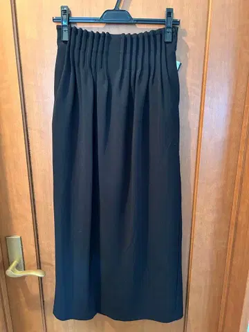 [미사용 새상품 정가 14000엔] 블랙 Aga 롱 스커트 38