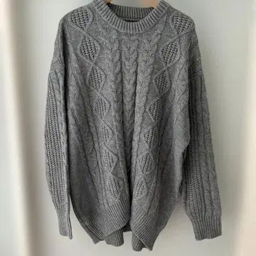 D factory 그레이 케이블 니트 스웨터