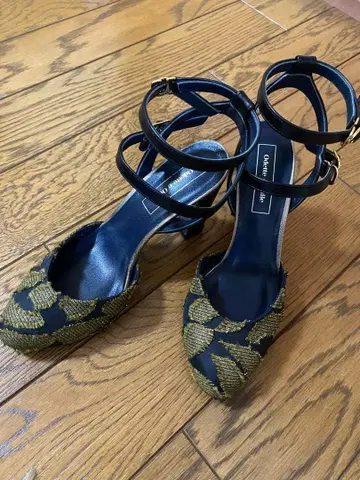 Odette e Odile 스트랩 펌프스