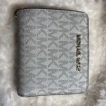 MICHAEL KORS 그레이 이단 접이식 지갑