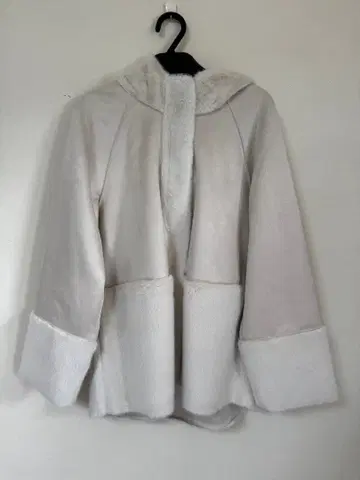 medoc original 후드 부착 베이지 무스탕 코트 38