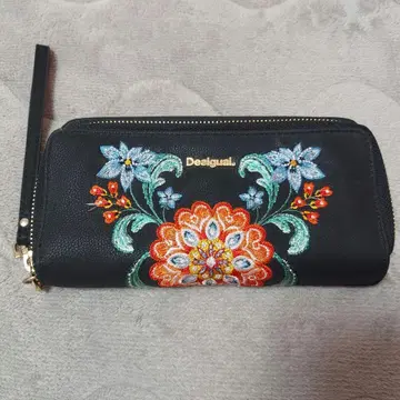 [ 새상품급 ] Desigual 장지갑
