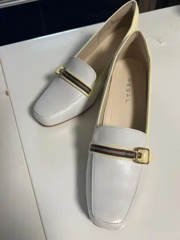 REGAL 화이트 로퍼 낮은 힐