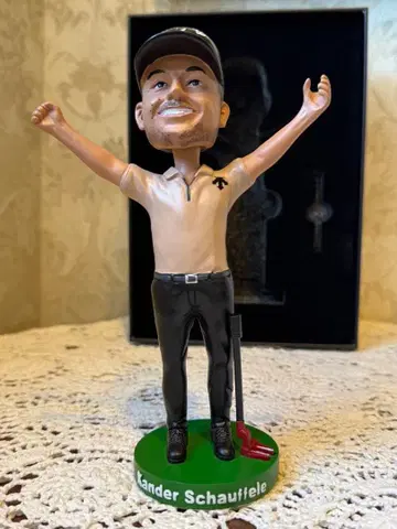 알렉산더 쇼펠레 피규어