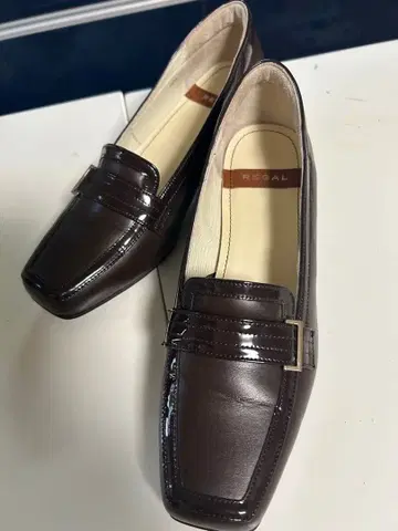 REGAL 다크 브라운 로퍼 중간 힐