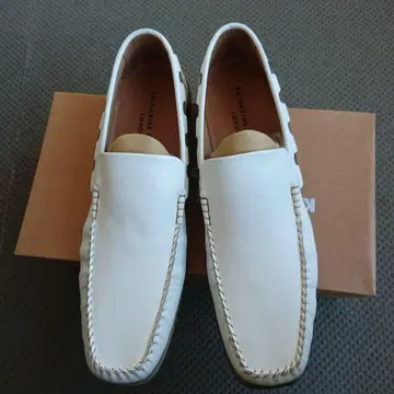 미사용 새상품 캐서린 햄넷 런던 화이트 로퍼