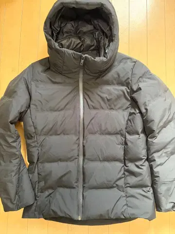 UNIQLO 후드 부착 블랙 다운 자켓