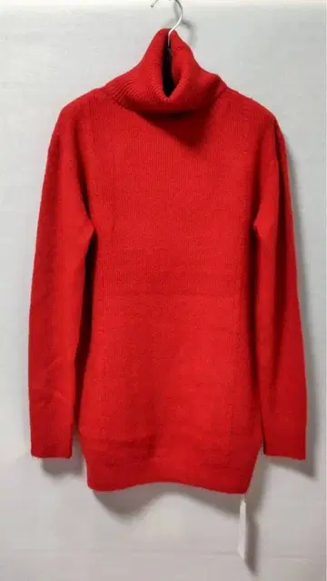 빨간색 터틀넥 니트 긴팔