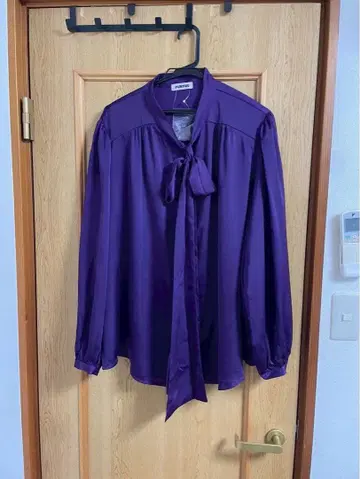 푸뉴즈 리본 타이 블라우스