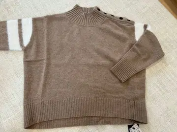 버튼 부착 터틀넥 스웨터 38