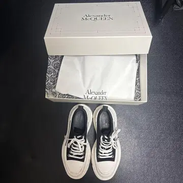 Alexander McQueen 스니커즈 블랙/화이트