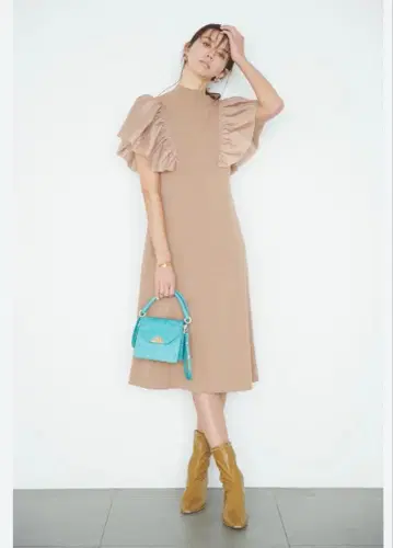 CELFORD 프릴 소매 니트 원피스