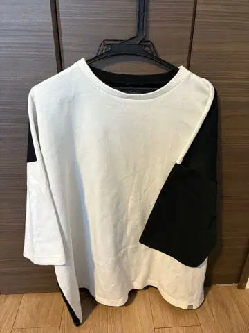 ANGENEHM 바이컬러 긴팔 T셔츠