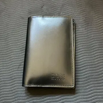 BOSS 블랙 가죽 카드 케이스