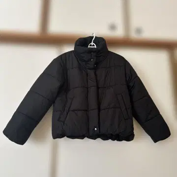 Lutique 블랙 다운 자켓 숏 기장