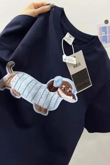 개 자수 네이비 T셔츠