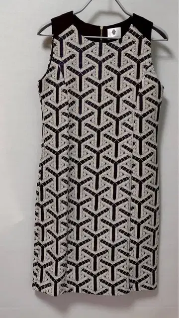 기하학 패턴 슬리브리스 무릎 기장 원피스