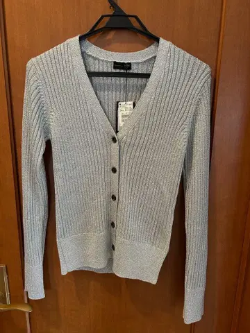 [ 미사용 새상품 정가 17000엔 ] 실버 라메 가디건 사이즈 38