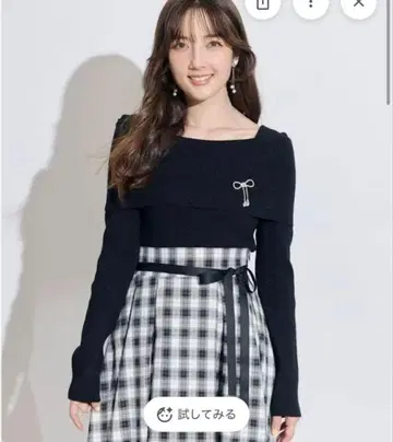 스윙 셀렉 모티브 브로치 포함 오프숄더 라메 니트 풀오버 블랙